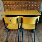 Vintage schoolbankje met twee stoelen, Kinderen en Baby's, Kinderkamer | Tafels en Stoelen, Ophalen, Gebruikt, Stoel(en)