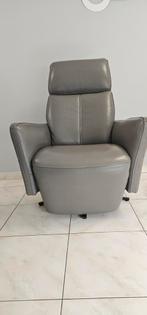 Fauteuil relax électrique rechargeable en cuir Made Italie, Ophalen, Zo goed als nieuw