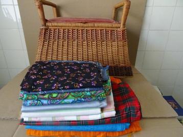 Vintage rotan lappenmand gevuld vintage stof vintage stoffen beschikbaar voor biedingen