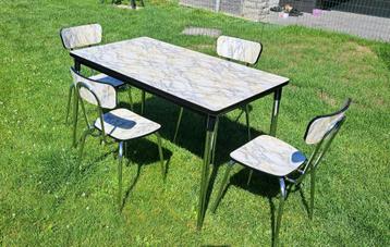 retro tafel beschikbaar voor biedingen