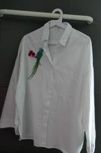 witte hemdbloes met kleurrijke papegaai, Kleding | Dames, Blouses en Tunieken, Ophalen of Verzenden, Zo goed als nieuw, Maat 46/48 (XL) of groter