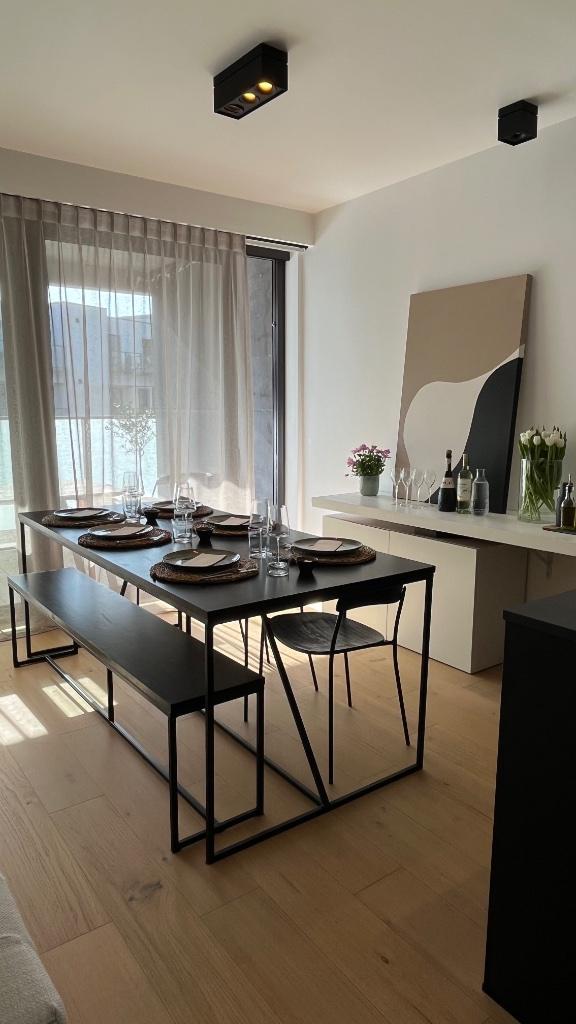 Zwarte eettafel + zwarte bank samen te koop, Huis en Inrichting, Tafels | Eettafels, Zo goed als nieuw, 50 tot 100 cm, 150 tot 200 cm
