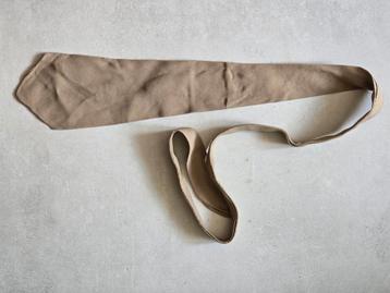 Cravate beige ABL époque Guerre de Corée 1954, Enlèvement