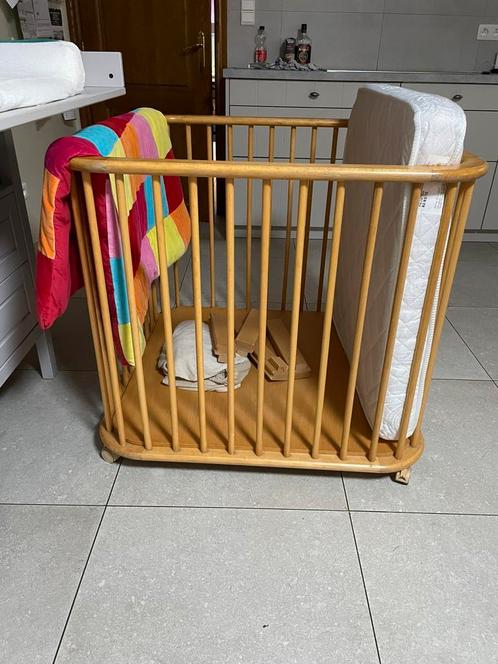 Babypark/box op wieltjes met matras en toebehoren, Kinderen en Baby's, Babyparken, Zo goed als nieuw, Vierkant, In hoogte verstelbaar
