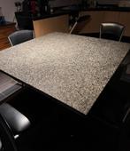 Tafel uit graniet met metalen voet, Huis en Inrichting, Ophalen, Zo goed als nieuw