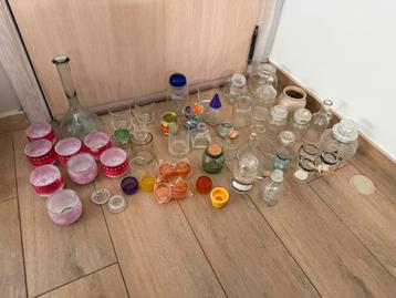 Lot van Glazen potjes, kaarsenhouders, fles, karaf, vaas, … beschikbaar voor biedingen