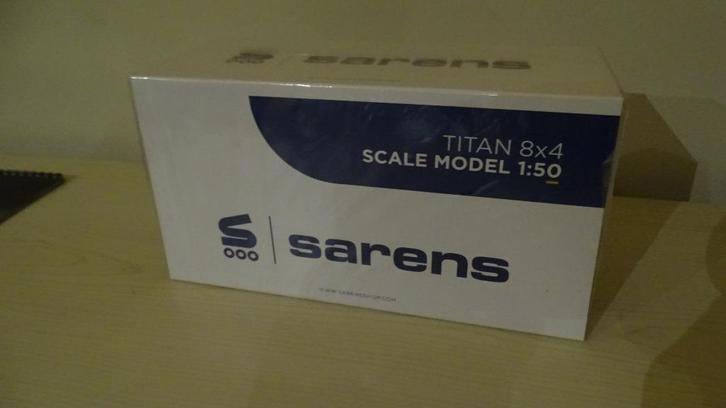 Titan zwaar transport truck van Sarens Nieuw in OVP, Hobby en Vrije tijd, Modelauto's | 1:50, Nieuw, Bus of Vrachtwagen, Overige merken