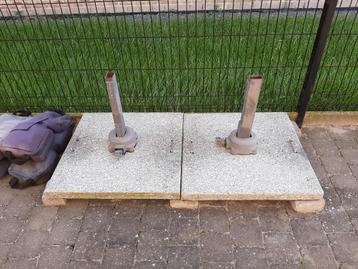 Zware parasolvoet in graniet (+-50kg)  beschikbaar voor biedingen