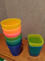 9 gobelets en plastique coloré, Enlèvement