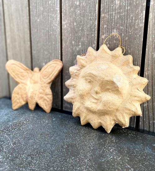 Papier- mache figuren, zon en vlinder - nieuw, Hobby en Vrije tijd, Cursusmateriaal, Nieuw, Ophalen of Verzenden