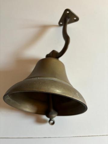 Oude bronzen bootbel beschikbaar voor biedingen