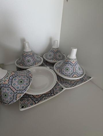 Nieuw - Serviesschaal met kleine Tajines beschikbaar voor biedingen