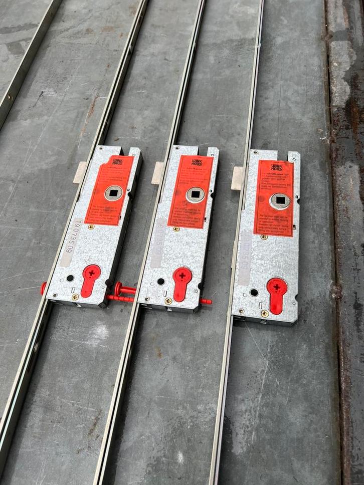 Veel deurkozijnonderdelen, Doe-het-zelf en Bouw, Hang- en Sluitwerk, Zo goed als nieuw, Ophalen