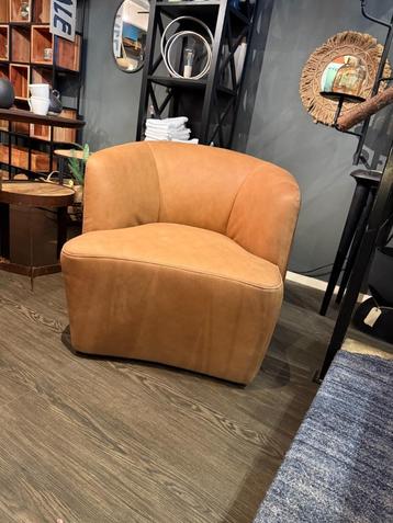 moderne lounge stoel van leerlook  beschikbaar voor biedingen