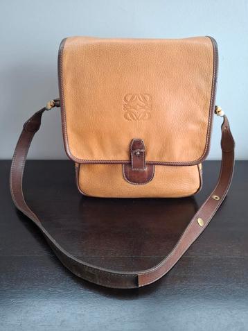 Retro handtas van het merk Loewe in Leder beschikbaar voor biedingen