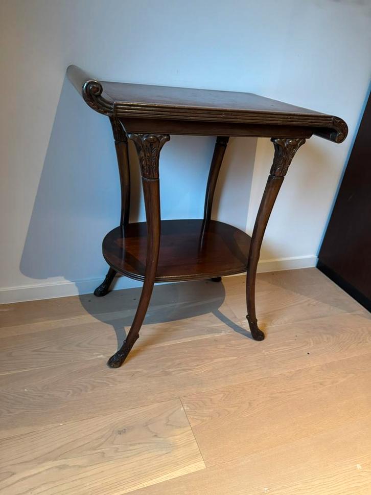 Table d'appoint élégante de style classique, Antiquités & Art, Antiquités | Meubles | Tables, Enlèvement