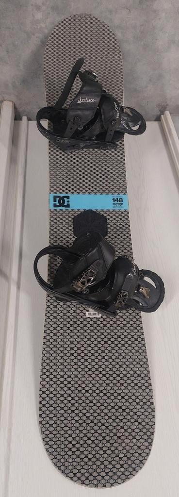 DC Snowboard 148 cm met Switch bindings, Sport en Fitness, Snowboarden, Zo goed als nieuw, Board, Ophalen