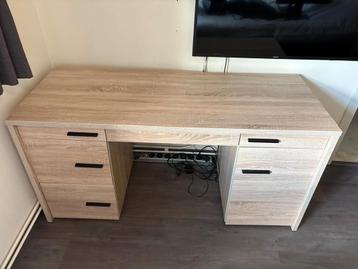 Bureau  beschikbaar voor biedingen