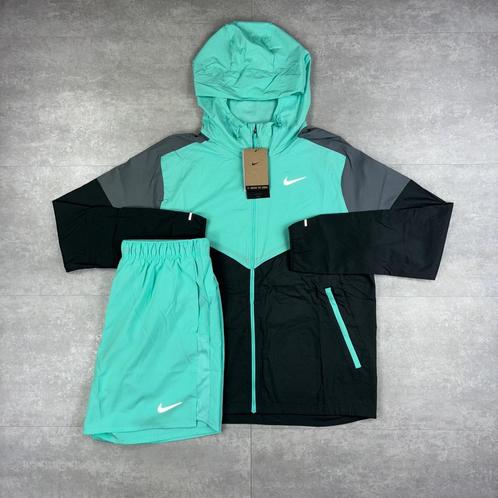NIKE MILER SET JAS + SHORT LICHTBLAUW EN HOT PINK, Kleding | Heren, Heren-kledingpakketten, Zo goed als nieuw, Maat 48/50 (M)