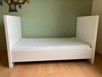 Meegroeibed 70x140cm +afneembare spijlen, lattenbodem,matras