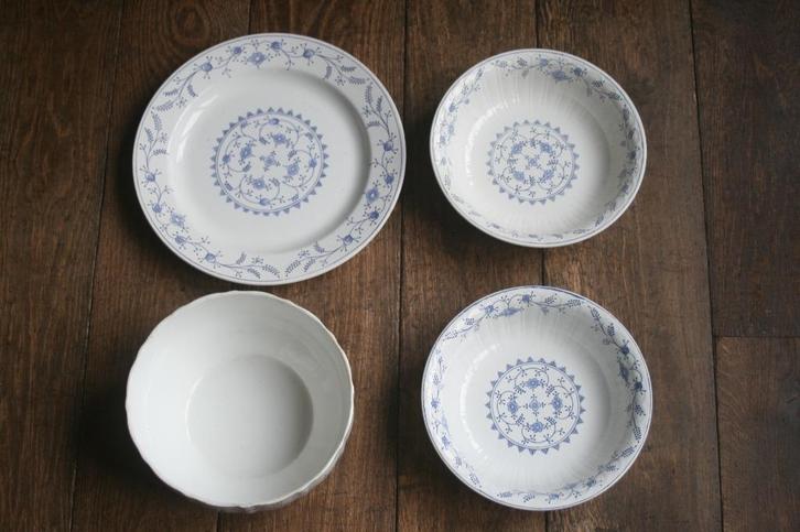 3 kommen en hapjesschotel van boch meissen (jaren 20), Antiek en Kunst, Antiek | Servies los, Ophalen of Verzenden