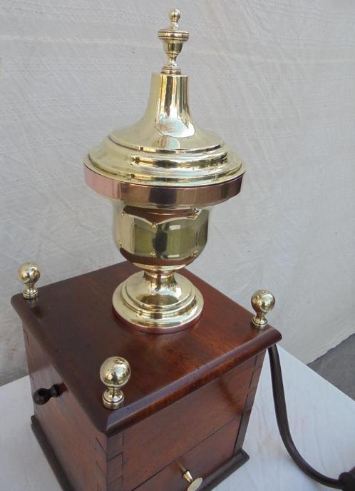 hele grote  winkelkoffiemolen koffiemolen, Antiek en Kunst, Antiek | Gereedschap en Instrumenten, Ophalen of Verzenden