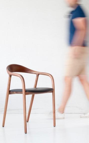 Artisan Neva ongebruike walnoot stoelen 