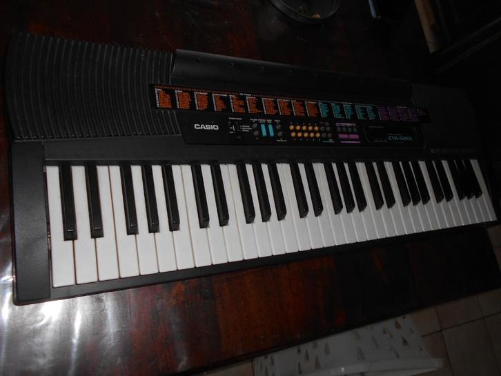 ELEKTR. SONG BANK KEYBOARD WITH KEY LIGHTING CTK-520L, Muziek en Instrumenten, Keyboards, Zo goed als nieuw, Overige aantallen