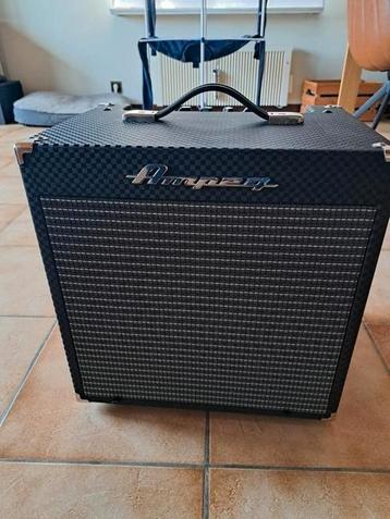 Combo versterker bassgitaar beschikbaar voor biedingen