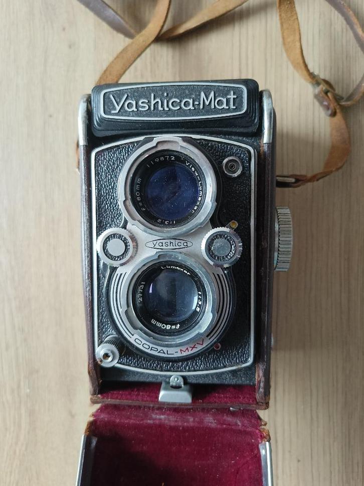 Yashica Mat-124G, een klassieke Twin-Lens Reflex camera, Audio, Tv en Foto, Fotocamera's Analoog, Zo goed als nieuw, Spiegelreflex