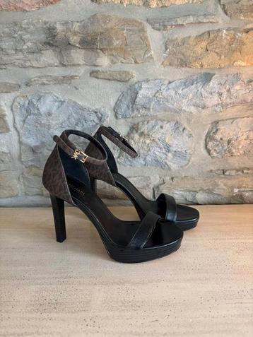 Escarpins Michael Kors brun et noir P36 beschikbaar voor biedingen