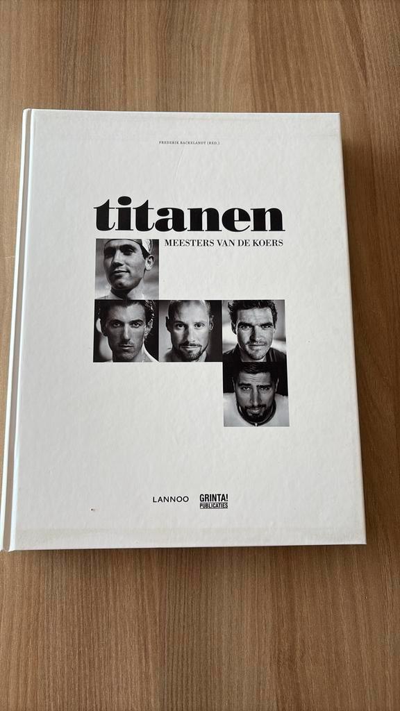 Frederik Backelandt - Titanen, Boeken, Sportboeken, Zo goed als nieuw, Ophalen