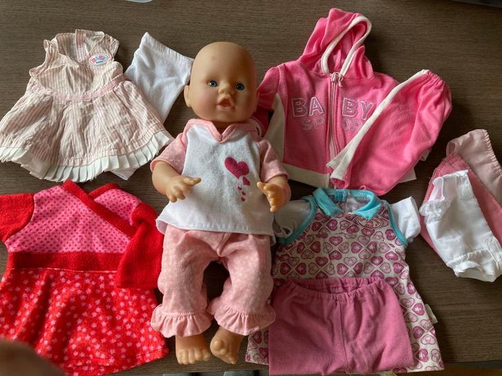 Pop met kleertjes en accessoires, Kinderen en Baby's, Speelgoed | Poppen, Zo goed als nieuw, Babypop, Ophalen