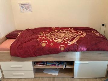Lit haut OSLO avec rangement + sommier + matelas beschikbaar voor biedingen