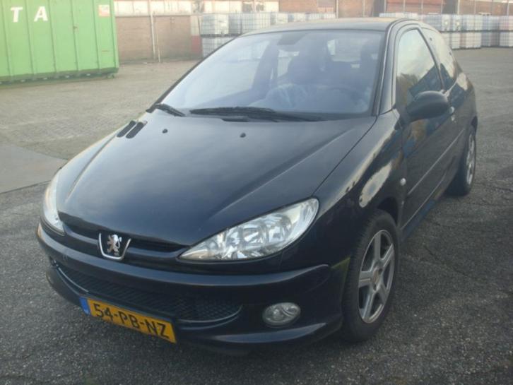 Peugeot 206 uit 2004, Auto's, Peugeot, Bedrijf, Benzine, Euro 2, Zwart, Zwart, Overige bekleding, Ophalen