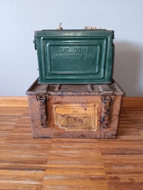 Set van 2 oude metalen munitiekoffers, Verzamelen, Militaria | Algemeen, Overige soorten, Kist of Geocache, Ophalen of Verzenden