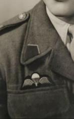 ZOEKEN/GEZOCHT, Verzamelen, Militaria | Algemeen, Ophalen of Verzenden, Landmacht, Embleem of Badge