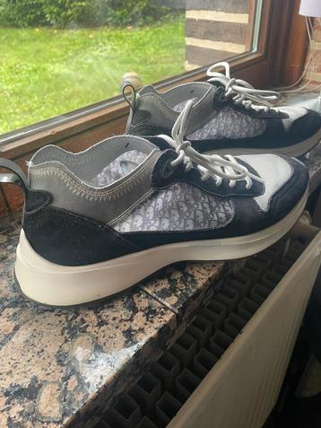 Dior sneakers mt 44 valt als 43. Stevige kwaliteit beschikbaar voor biedingen