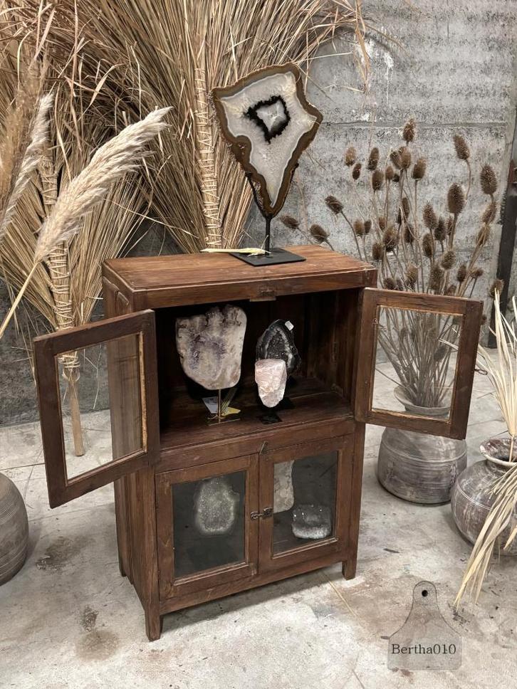 Antiek geleefde vitrinekast op pootjes met 4 glazen deurtjes, Antiek en Kunst, Antiek | Woonaccessoires, Ophalen of Verzenden
