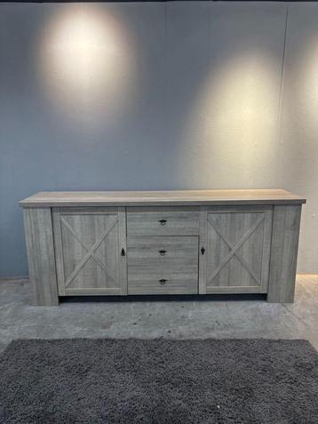 dressoir beschikbaar voor biedingen