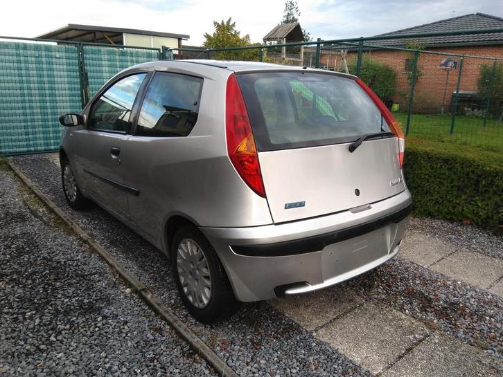 Fiat punto 1,2, Auto's, Fiat, Particulier, Punto, Benzine, Euro 4, Stadsauto, 3 deurs, Handgeschakeld, Zilver of Grijs, Blauw