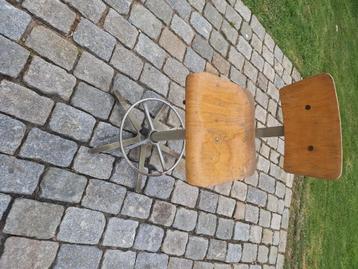 Kruk vintage  beschikbaar voor biedingen