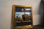 grote oude spiegel met simpele gouden kader L 70cm B 60cm, Huis en Inrichting, Woonaccessoires | Spiegels, Minder dan 100 cm, Rechthoekig