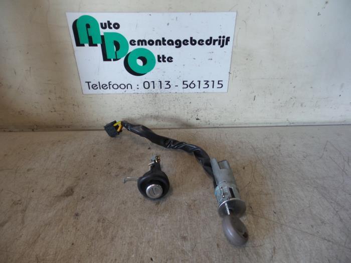 Kontaktslot + Sleutel van een Renault Twingo (Twingo 98-), Auto-onderdelen, Overige Auto-onderdelen, Renault, Gebruikt, 3 maanden garantie