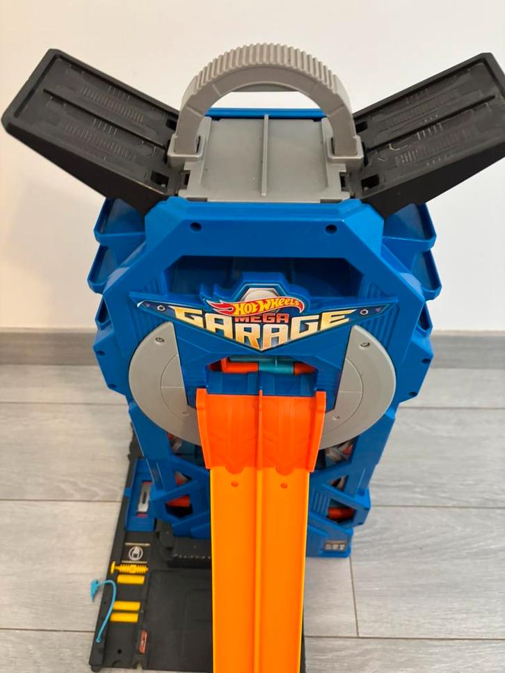 Hotels met een garage, Games en Spelcomputers, Games | Overige, Zo goed als nieuw, Ophalen