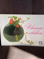 Bloemschikken van KVLV, KVLV, Bloemschikken, Groendecoratie, Ophalen of Verzenden, Zo goed als nieuw