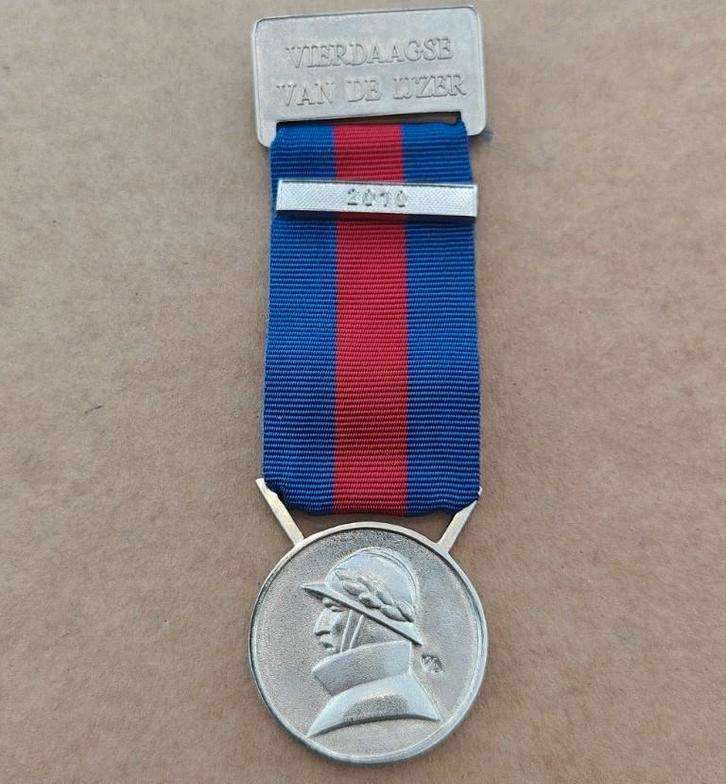 Medaille Vierdaagse van de IJzer zilverkleurig, Verzamelen, Militaria | Algemeen, Embleem of Badge, Ophalen of Verzenden