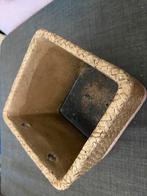 Vierkant op te hangen aardewerken potje, Enlèvement, Utilisé