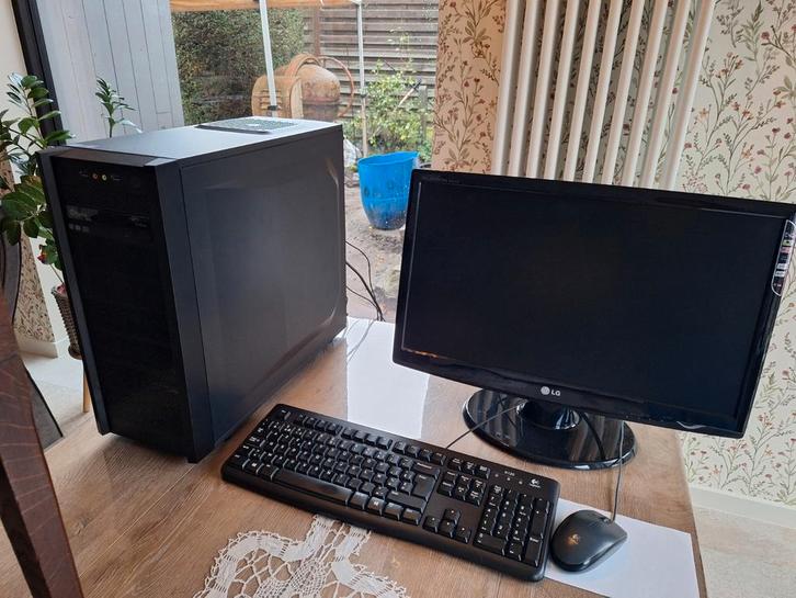 Desktop pc i7, Computers en Software, Desktop Pc's, Gebruikt, Ophalen