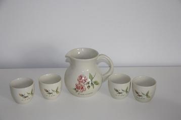 Jet&Co vintage water fruitsap kan met 4 kopjes rozenmotief beschikbaar voor biedingen